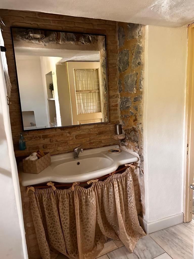 Guesthousekamara 모넴바시아 외부 사진