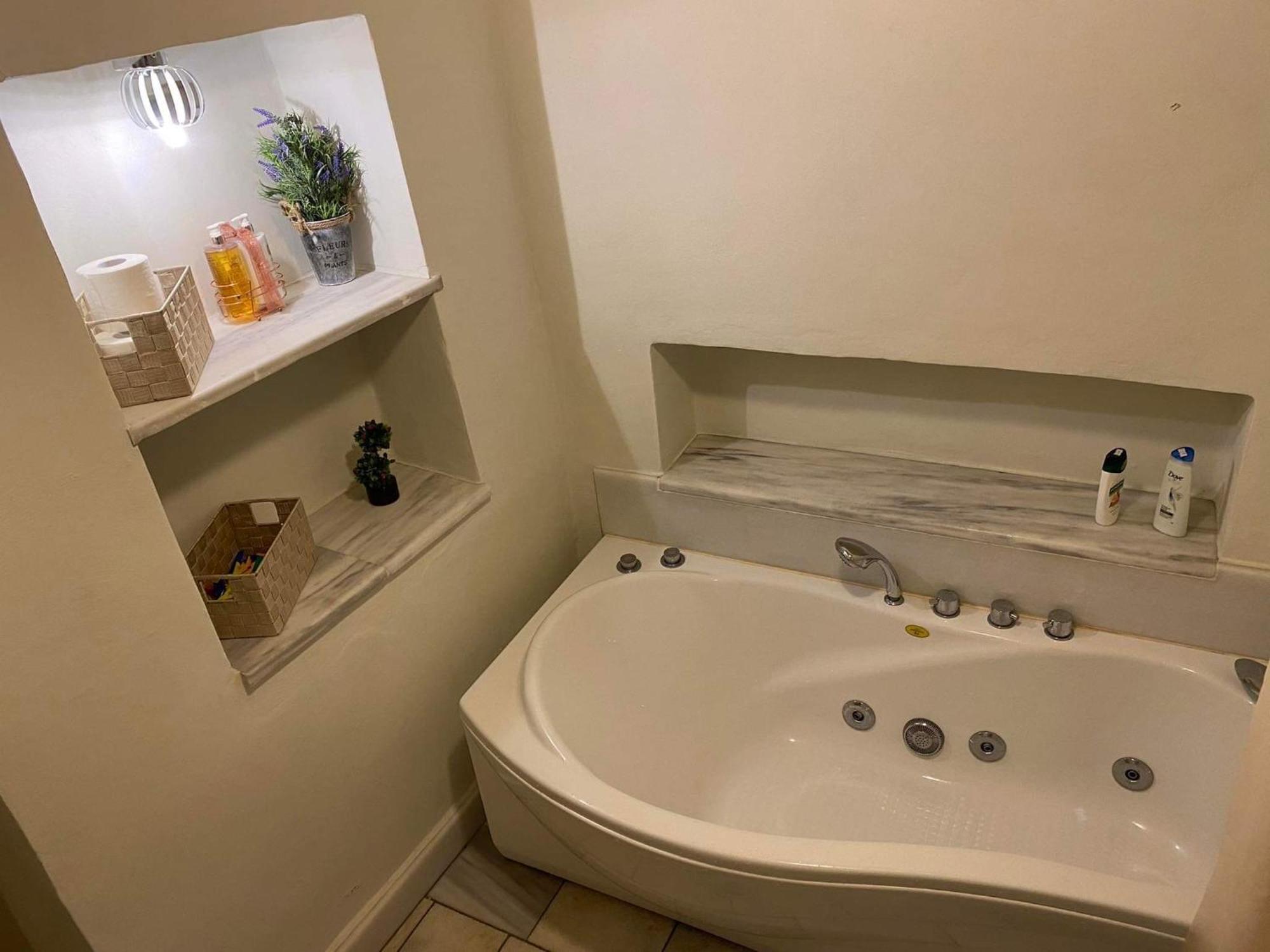 Guesthousekamara 모넴바시아 외부 사진